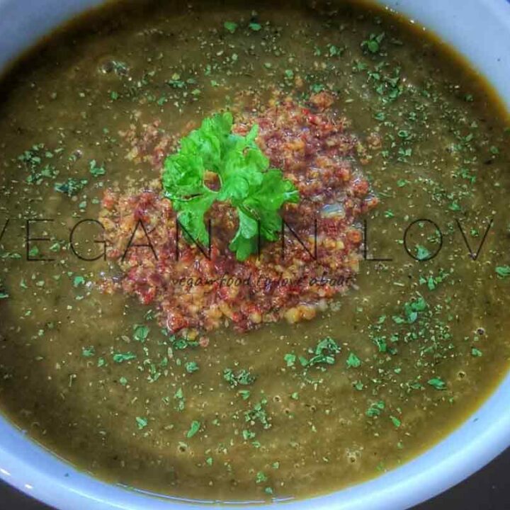 Sopa de batata, kale (col rizada) y hongos