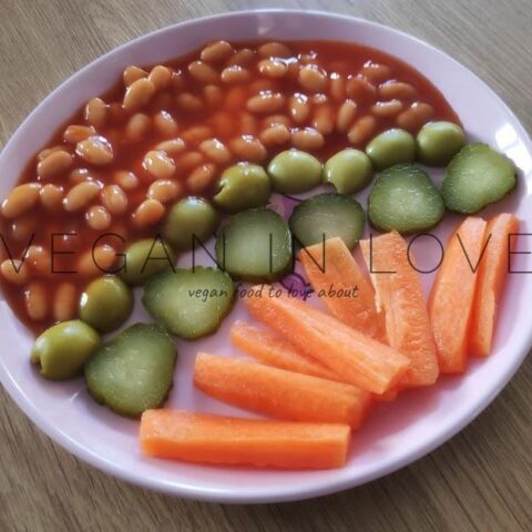 Baked Beans and Raw Veggies