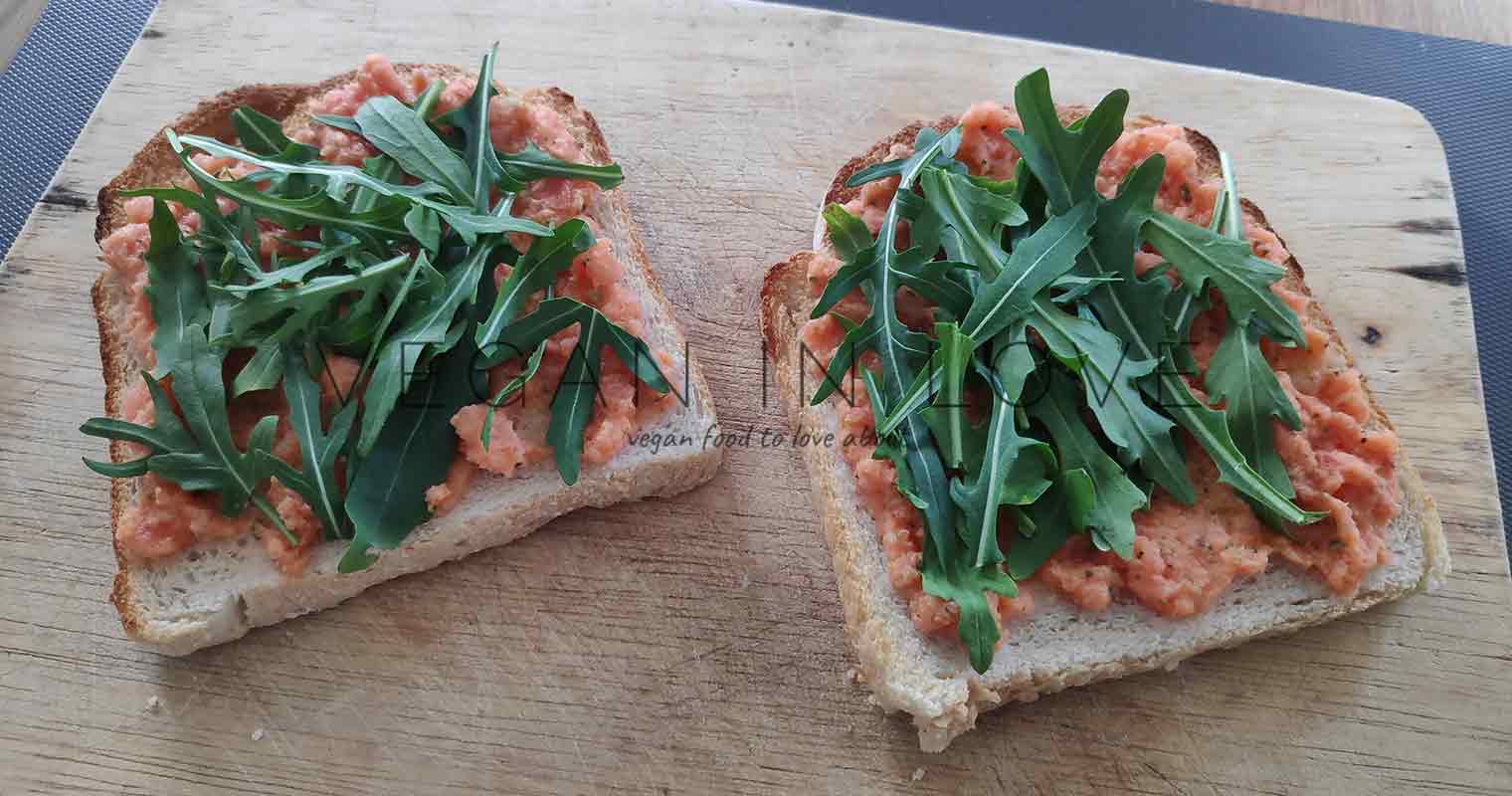 TOMATO SALSA AND WILD ROCKET ON BREAD