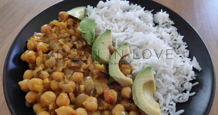 CURRY CON GARBANZOS Y PALTA