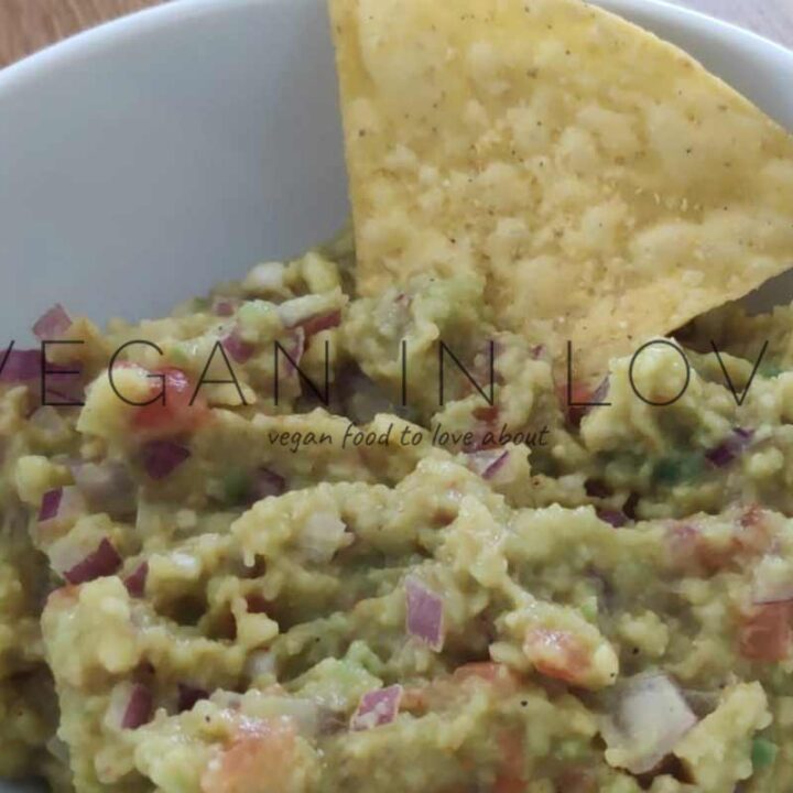 Guacamole salsa with curry