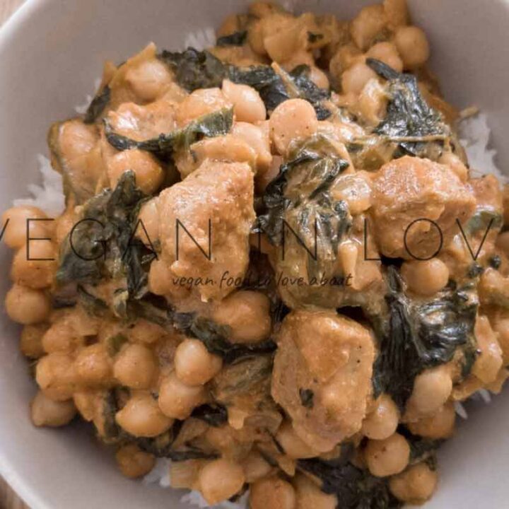 Spinach, chickpea and sausage curry