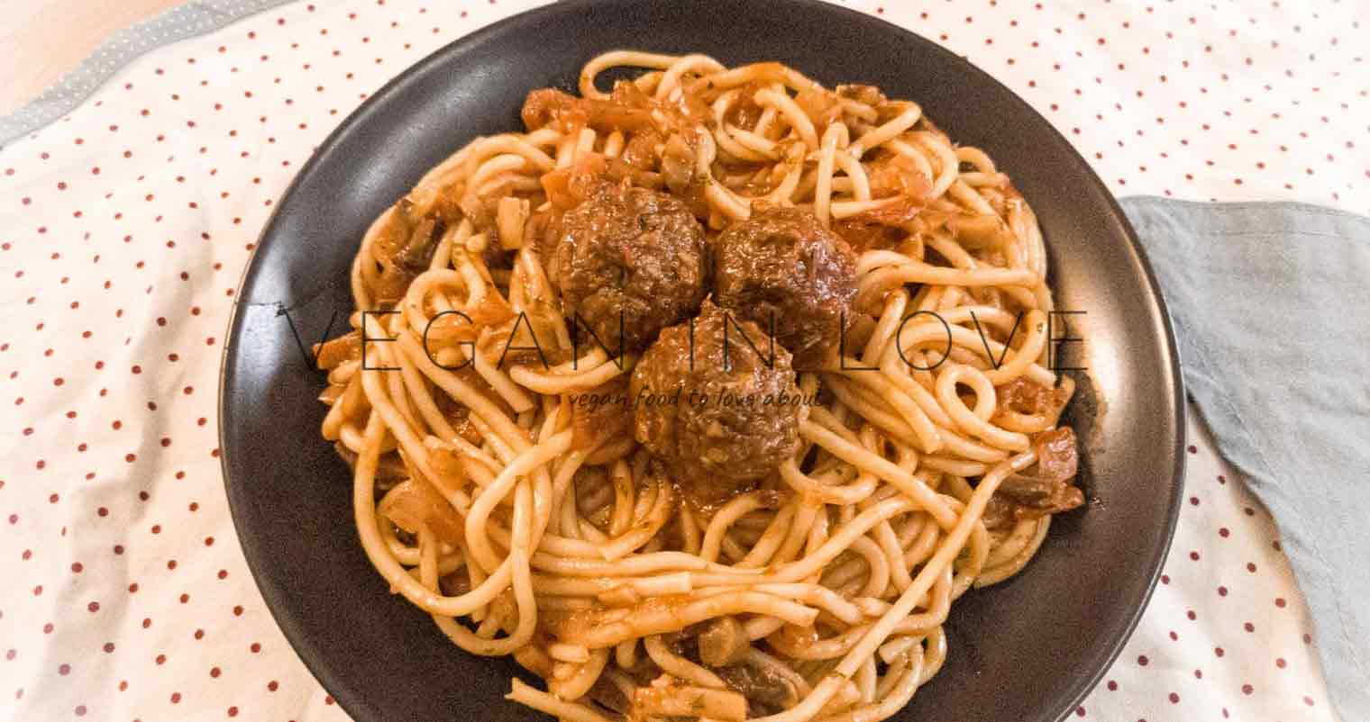 ESPGUETIS CON ALBONDIGAS VEGANAS