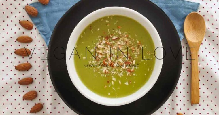 BROCCOLI SOUP WITH ALMONDS