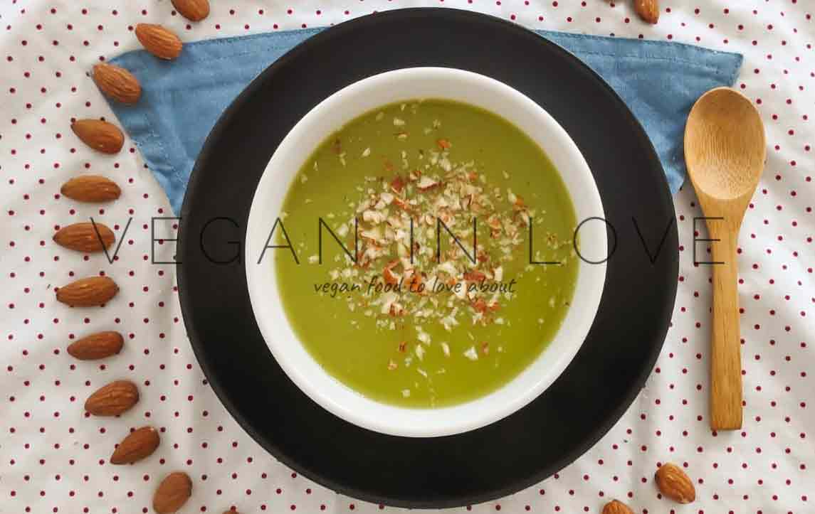 BROCCOLI SOUP WITH ALMONDS