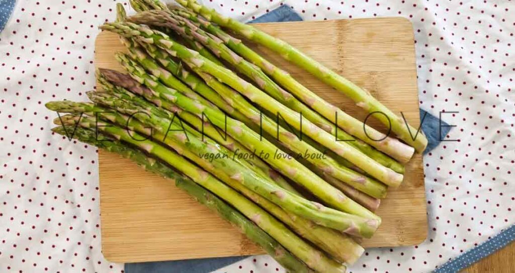 This pasta with cream of asparagus is an oil-free, healthy, and nutritious dish. Also, this is a simple recipe to make with asparagus as the star ingredient.