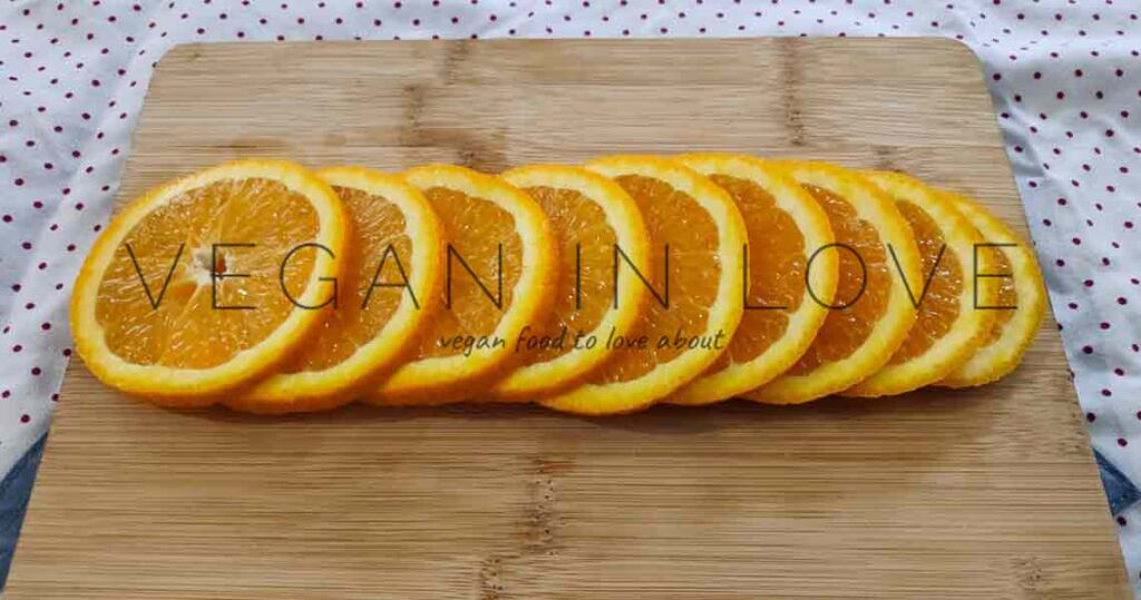 ¡Súper simple y fácil de hacer esta receta de 1 solo ingrediente! Disfruta esta deliciosa receta de naranjas secas para adornar alimentos, bebidas y decoración.