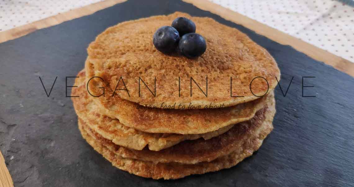 RECETA SALUDABLE DE PANQUEQUES VEGANOS DE AVENA – SIN GLUTEN