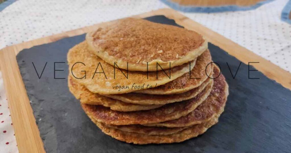 Super simple & easy to make banana oats pancakes, that you can enjoy with only a few ingredients. Also, you can have this lovely dish for breakfast or dessert
