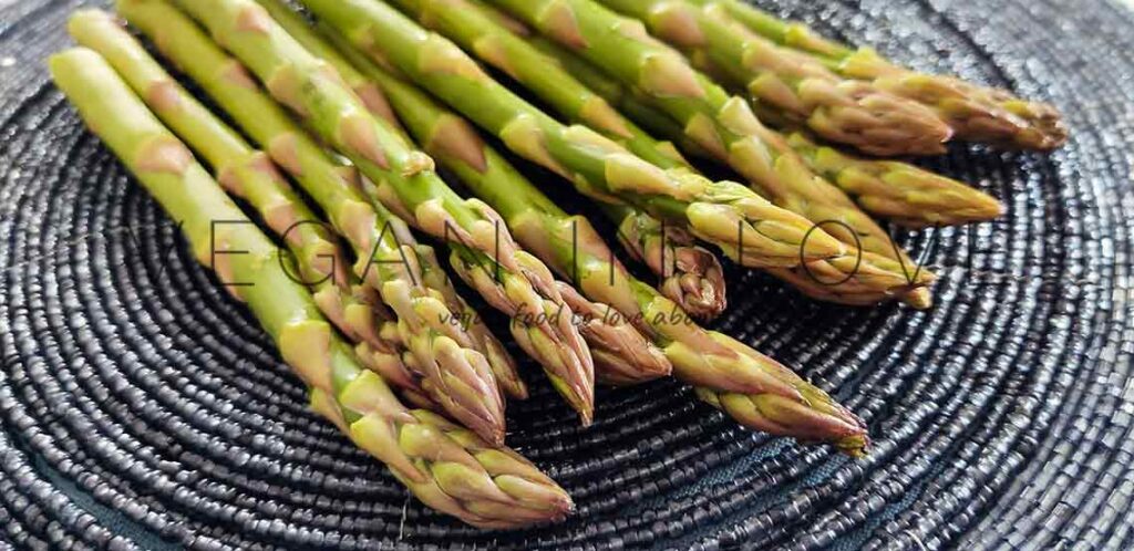 Delicious gratin asparagus recipe with bechamel sauce and gluten-free. This healthy & nutritious vegan side dish recipe is easy to make with simple ingredients.
