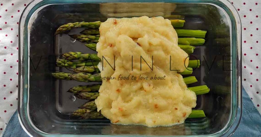 Delicious gratin asparagus recipe with bechamel sauce and gluten-free. This healthy & nutritious vegan side dish recipe is easy to make with simple ingredients.
