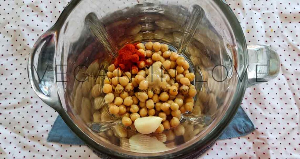 Vegan hummus recipe, super easy, quick to make and affordable.