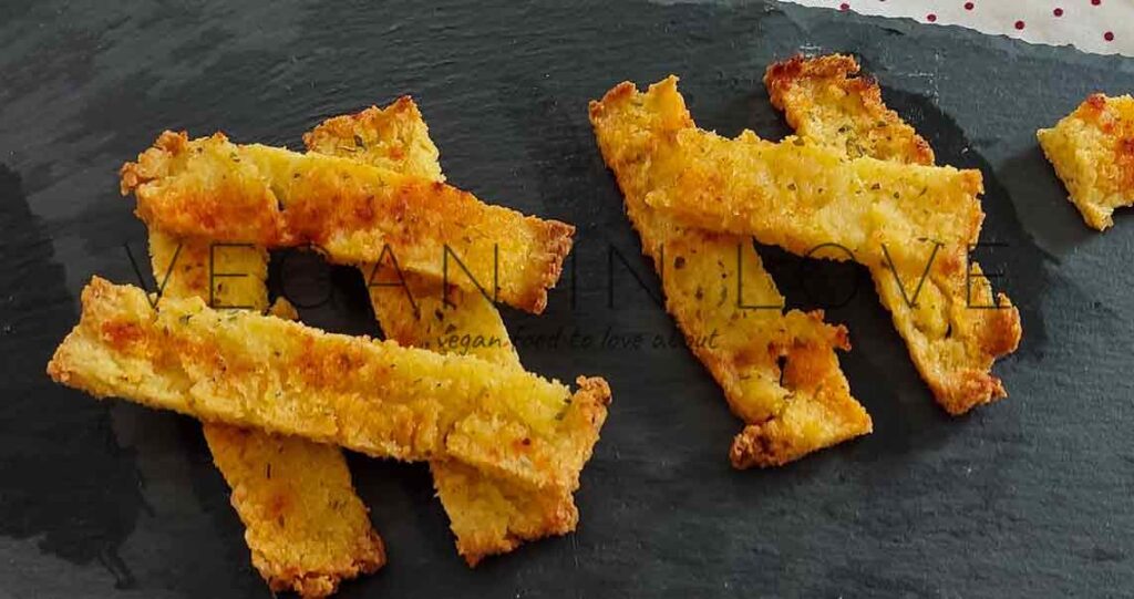 These crispy-baked polenta fries are made with simple & cheap ingredients. Enjoy this yummy recipe as a snack, side dish, starter, or together with a main dish.
