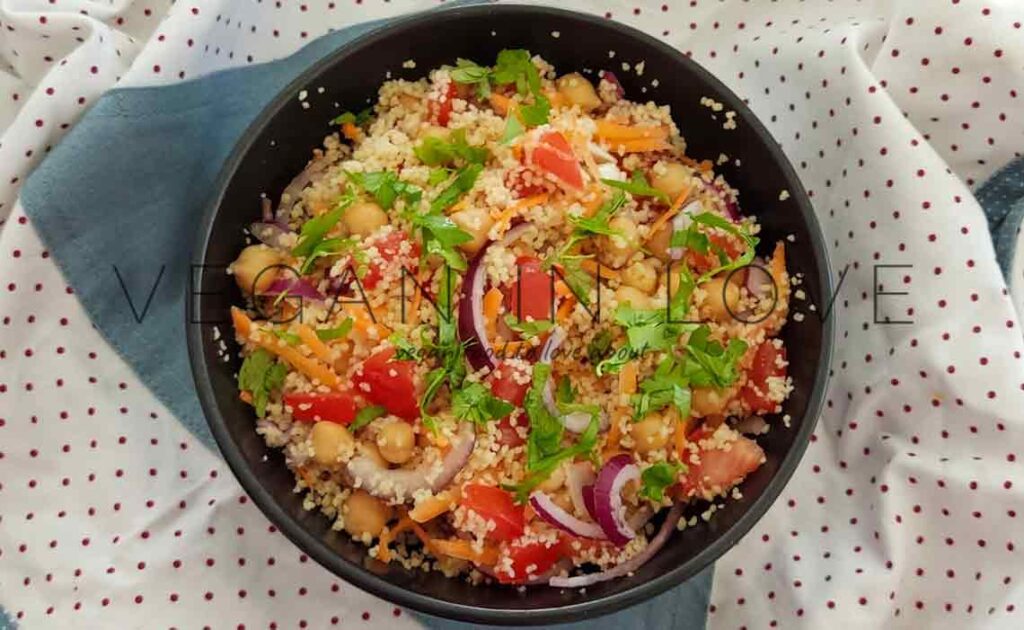 Couscous salad recipe full of flavour made in just a few minutes. This mouth-wa
tering vegan salad is refreshing, fulfilling and packed with loads of nutrients.