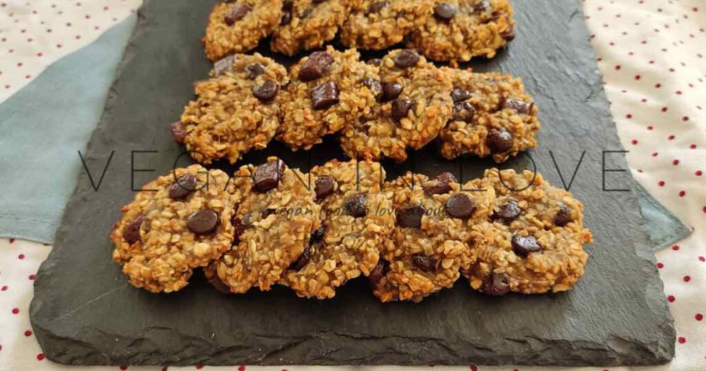 Delicious healthy oatmeal cookies recipe made of only 3 ingredients. This simple, quick, and easy cookies recipe is great as a snack, breakfast, or dessert.