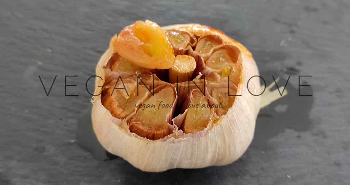 ROASTED GARLIC IN OVEN