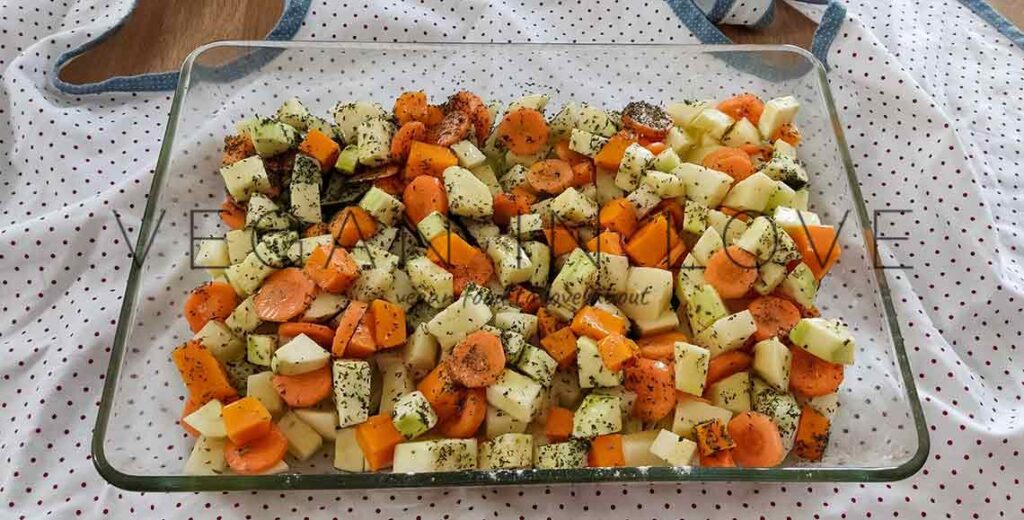 Delicious and super easy to make this roasted vegetables recipe. Prepare this recipe as a great vegan and healthy side dish to enjoy with the main course.