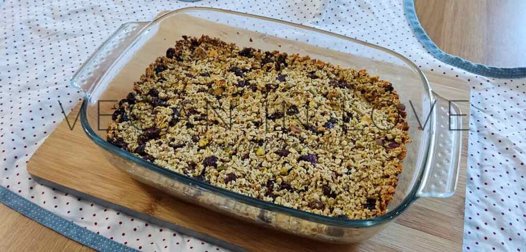 This healthy vegan granola bar recipe it's also delicious & gluten-free. Enjoy this easy-to-make soft & chewy granola bar for breakfast or as a nutritious snack