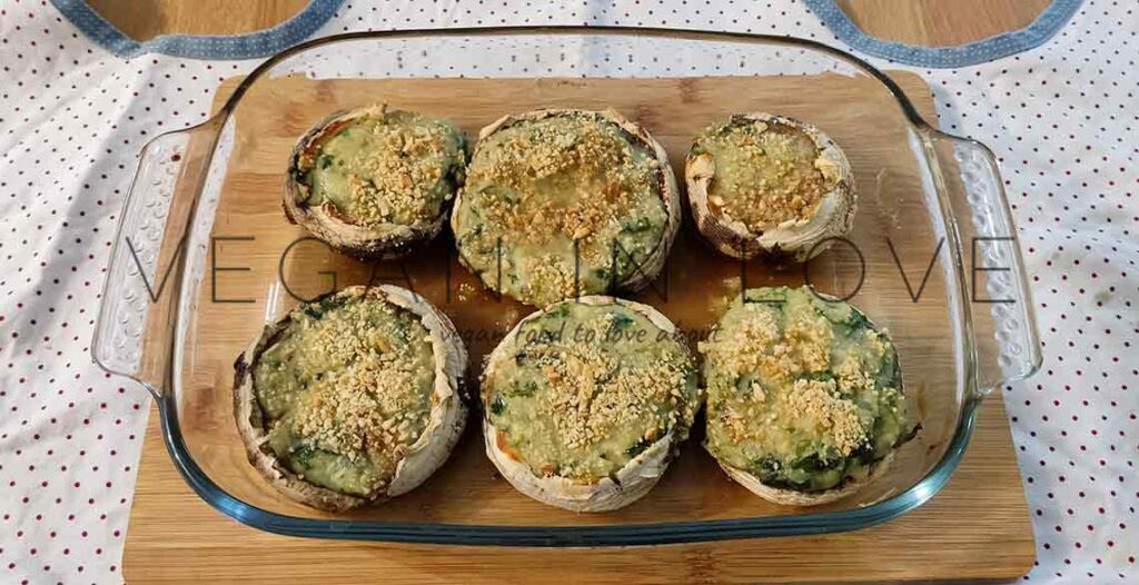 Healthy spinach stuffed mushrooms vegan recipe, ideal as a appetizer/starter or as a side dish. This creamy and rich vegan recipe is also gluten and dairy-free.