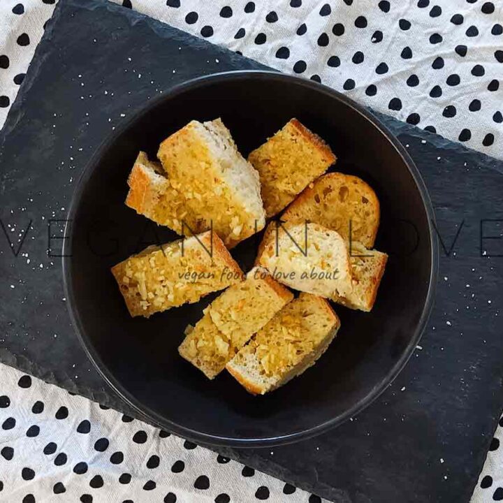 VEGAN GARLIC BREAD