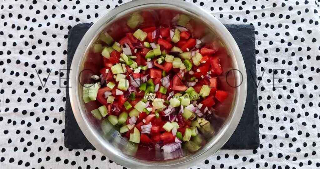 Delicious and easy-to-make Gazpacho soup made of fresh ingredients. This traditional Spanish soup is ideal for hot summer days and is best served cold.