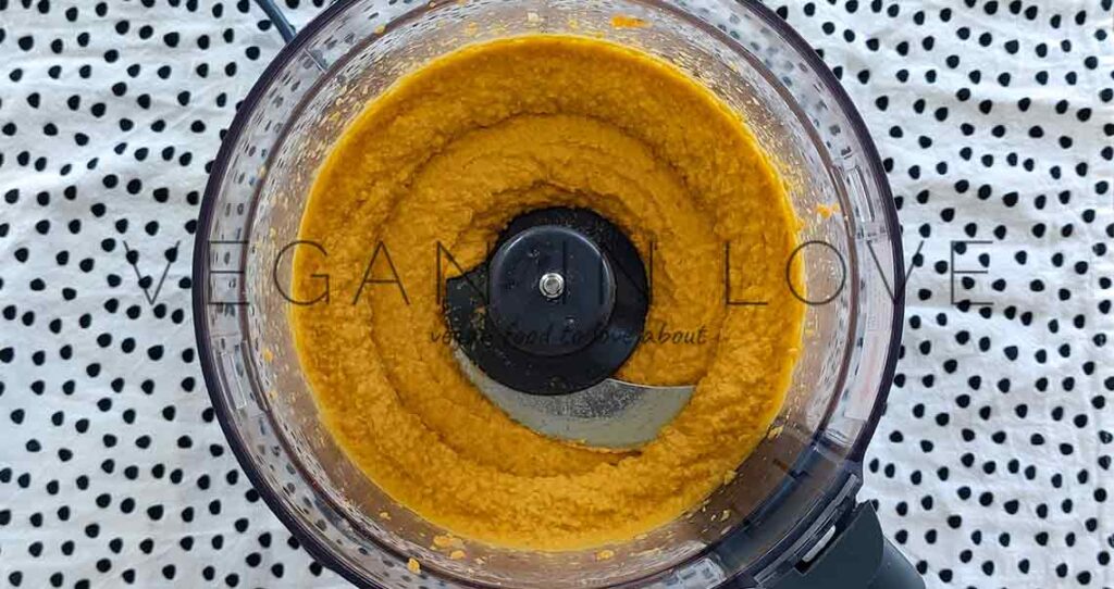 Delicious, healthy, and easy to make this carrot hummus recipe is ideal as an appetizer. Also, this vegan and gluten-free recipe is full of flavor and nutritious.