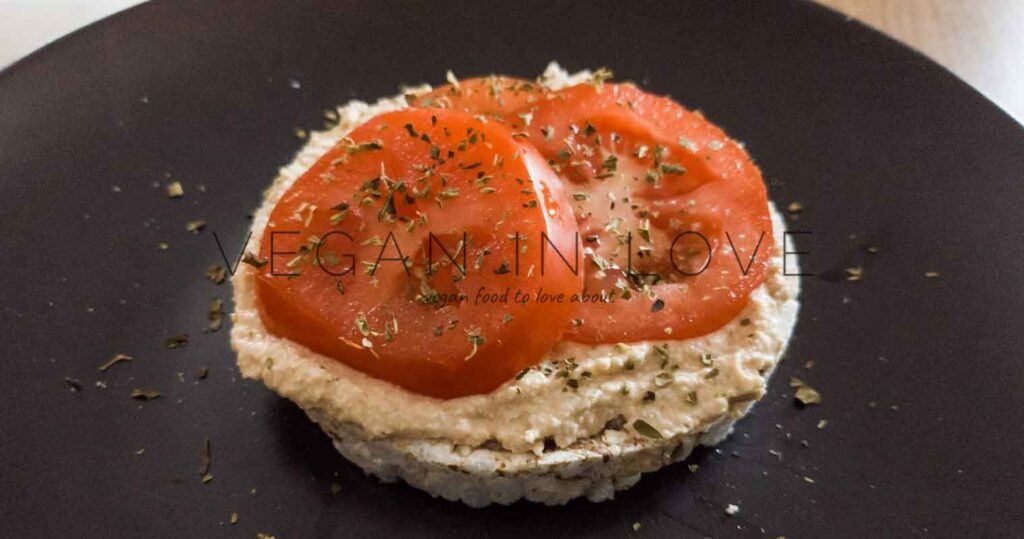 Receta de mini pizza hecha con galletas de arroz