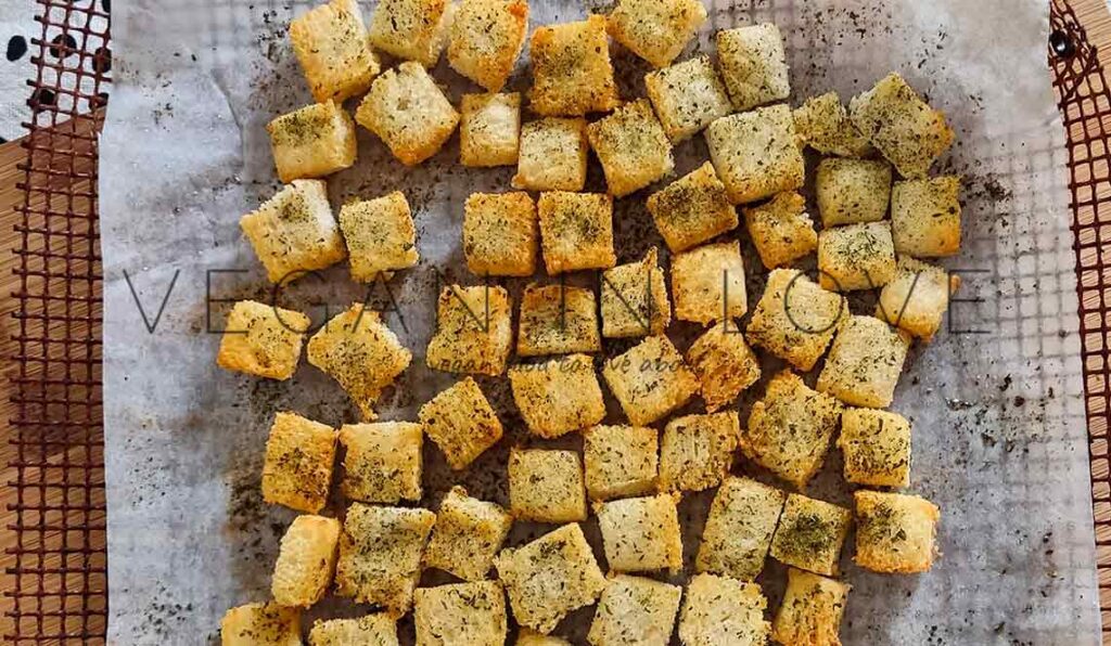 Easy homemade garlic croutons recipe