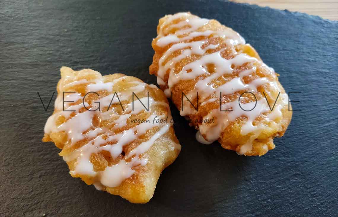 FÁCILES BUÑUELOS DE MANZANA VEGANAS CON GLASEADO