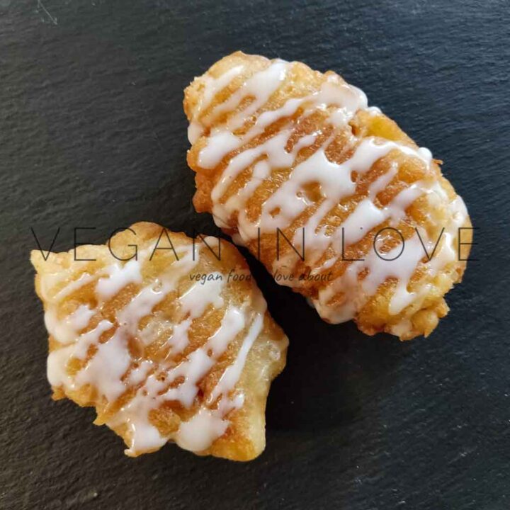 FÁCILES BUÑUELOS VEGANOS DE MANZANA CON GLASEADO