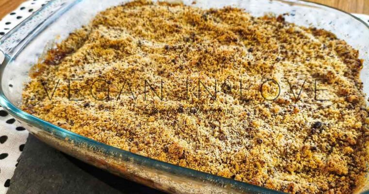 BEST VEGAN APPLE CRUMBLE RECIPE (QUICK & EASY!)