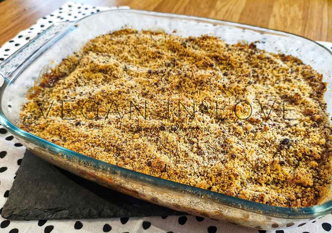 BEST VEGAN APPLE CRUMBLE RECIPE (QUICK & EASY!)